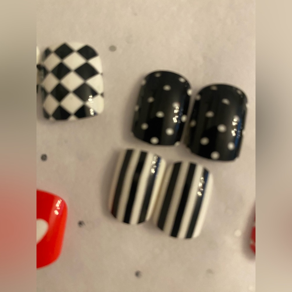 New ❤️ Queen Of Hearts ❤️ Red, Black & White Manicure Press Pop On Nails - Picture 7 of 13